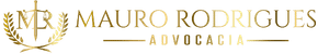 Logo do advogado Mauro Lúcio, contendo as letras M, L e R, na cor dourada